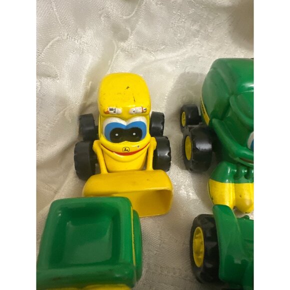 John Deere Kids Toy Tractor Set Of 6 With Eyes Ertl diecast - Picture 3 of 7